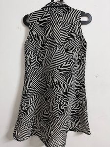 Striped black and white Sleeveless Top,size-S/M