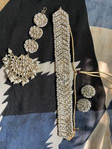 Moti Jewellery Set &amp; Mangtika