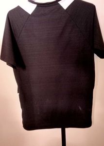 Black &amp; White T-Shirt+ free gift 🎁