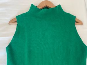 Green Sweater Size Can Fit Upto L