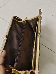 Butterfly Clutch
