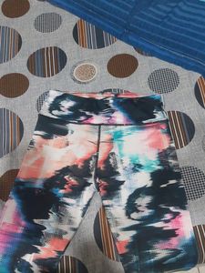 Multicolour Strechable Gym Tights