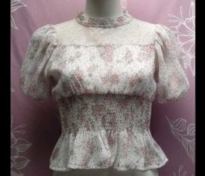 Floral Print Blouse with puff sleeves