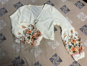 Floral Balloon Sleeve Crop Top