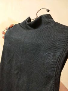 Sleeveless Mock Neck Top
