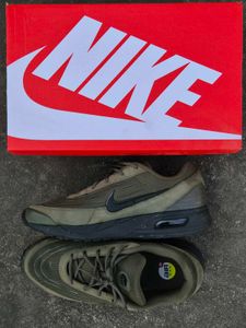 Nike Air Max Verse – Men’s Sneakers (UK 8)