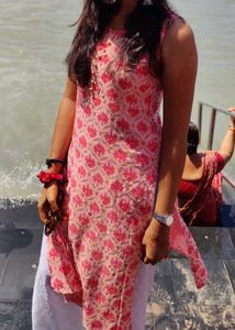 Women Pink Sleeveless Kurti
