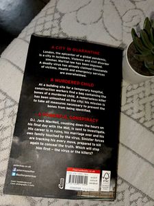 Peter May&#39;s Lockdown - Thriller
