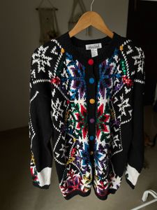 VINTAGE BLACK KNIT SWEATER W SEQUINS SNOWFLAKES SW