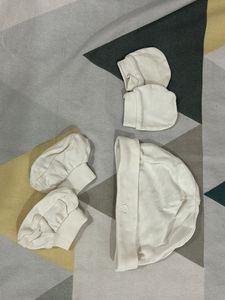 Popees Baby Cap Socks Mittens Set