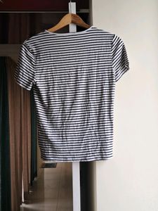Audio Brand Vlack And Whitw Striped T Shirt XL