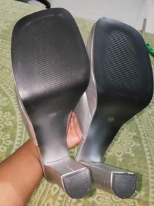 Shoetopia Silver Heels