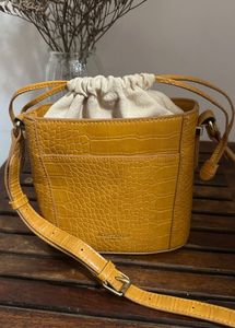 Accessories London Crossbody Bag