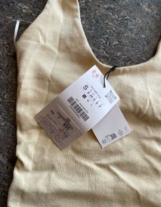 ✨ Zara butter yellow Halter Top 🧈