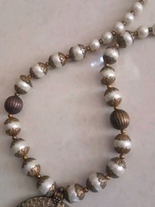 Elegant Pearl &amp; Gold Necklace