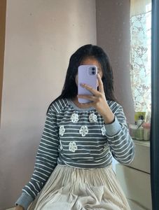 Striped Floral Sweatshirt 🌸