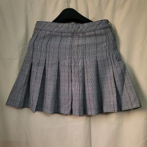 H&amp;M Grey Plaid Pleated Skirt