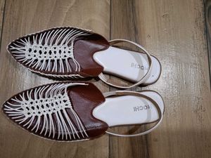 Handcrafted Ethnic Flats By Mochi