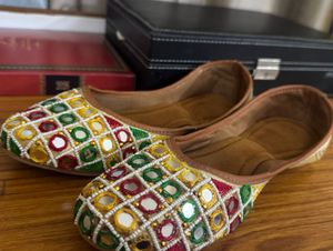 Embroidered Ethnic punjabi Jutti