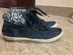 Black Sneakers