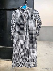 Black And White Tshirt With Shrug