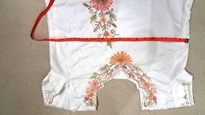 Kashmir  Kurti  White .embroidery  Work.