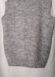 UNISEX VEST KNITTED SWEATER 🤍