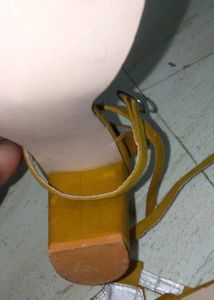 Women&#39;s Yellow Sandals UK Size -4