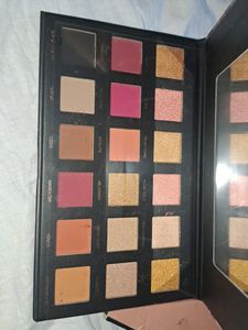Huda Beauty Eyeshadow Palette And Makeup Brush