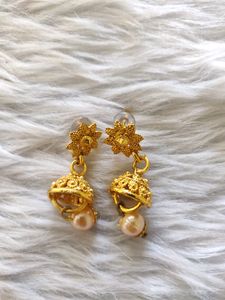 Women Golden Pearl Jewellery Sets