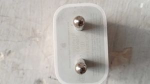 APPLE NEW AND ORIGINAL 20 WATT MOBILE ADAPTER