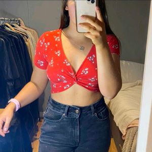 H&amp;M, Red Floral Twist-Front Crop Top