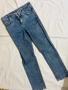 4 Jeans And 1 Dangri