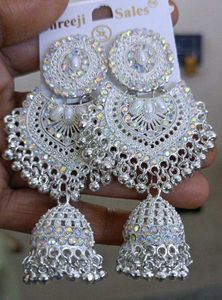 bahut hi pyare white earring ❤️❤️