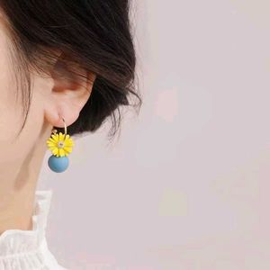 Daisy Drop Earrings