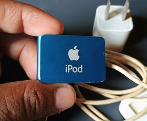 Apple Ipod Shuffle Second Gen Rare 2 GB Storage