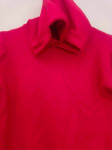 red colour ka girl sweater bahut  comfortable hota
