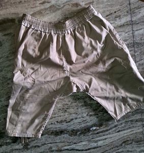 A Longlasric Short Pants