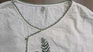 thread embroided top pure cotton branded