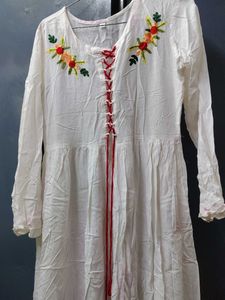 Elegant White Embroidered Kurta