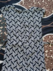 Name: Vivient Black Line Printed Front Knot Jumpsuits. Fabric: Crepe. Sleeves: Short sleeves. Patern: Printed. Size : S (Bust Size: 36 in, Length Size: 48 in, Waist Size: 36 in)