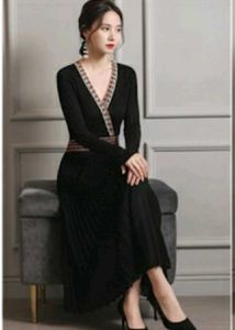 Free DeliveryElegant Black Knit Midi Dress