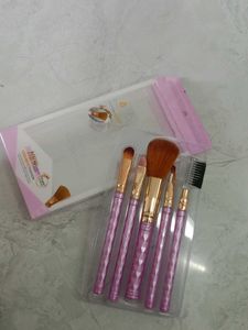 HILARYRHODA Make-up Brushes + A Free Lipstick