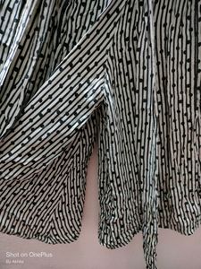 Max,Has Zip On the Side Of The Trouser