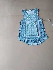 Sleevless Printed Top