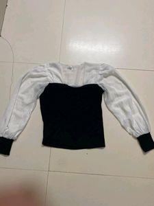 Beautiful Unique Top ❤️🖤🤍❤️