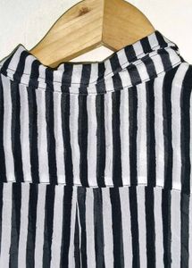 Trendy New Striped Sleeveless Blouse