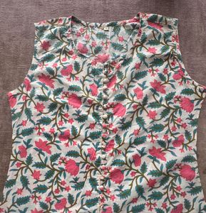 Floral Print Sleeveless Kurti