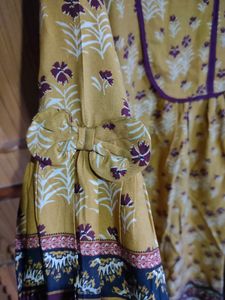 One Piece Knee Length Dress Used Only Once..See The Beautiful Sleeves And Print