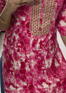 Beautiful Magenta Kurti And Sandal